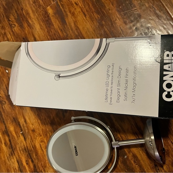 Conair Reflections LED lighted mirror - Picture 2 of 3